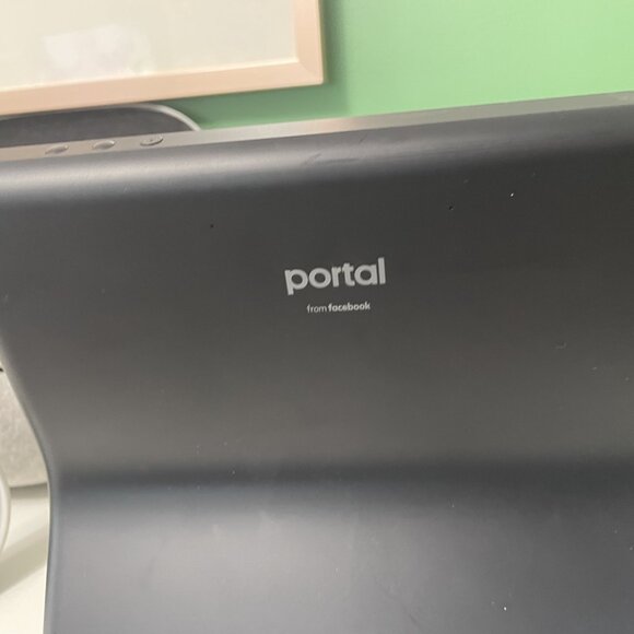 Facebook/Meta Tech and Swag Bundle - Picture 3 of 6